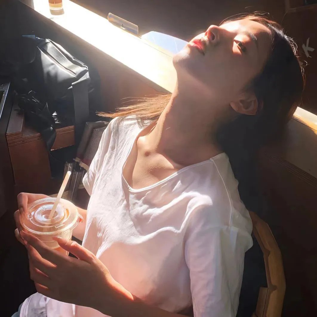 彩色中的黑白